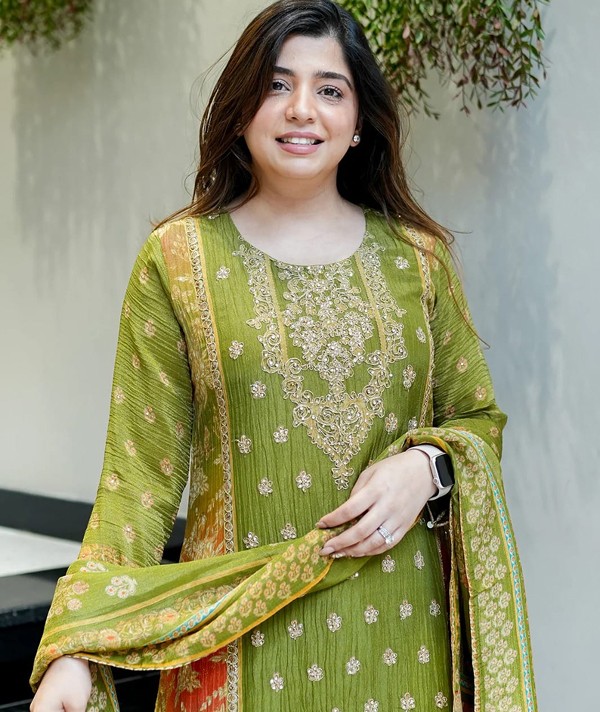 Women's Premium Chinon Hand Work Kurti Pent and Dupatta Suit Set6