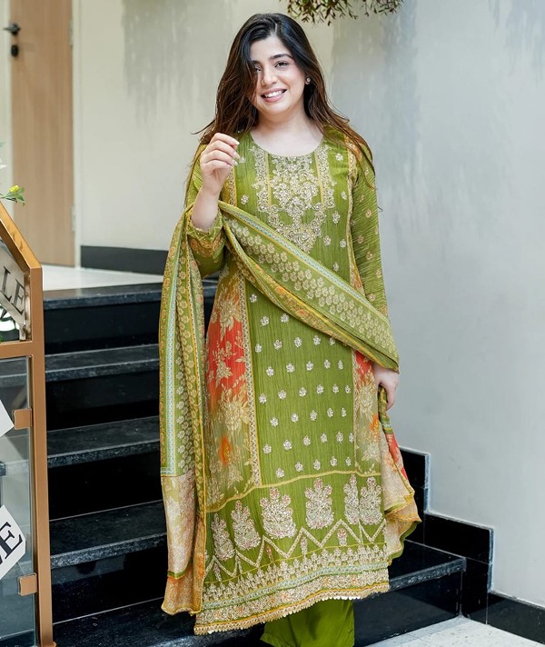 Women's Premium Chinon Hand Work Kurti Pent and Dupatta Suit Set6